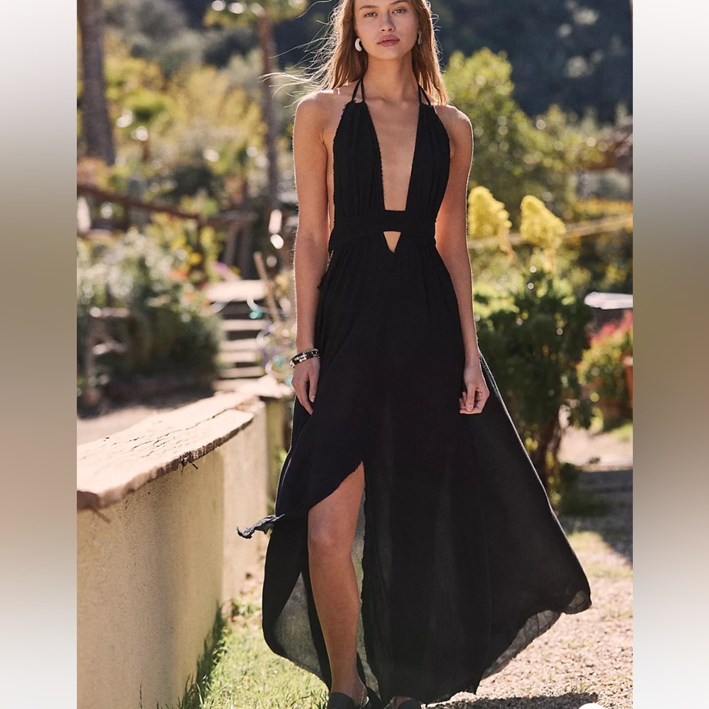 Elegant Black Halter Maxi Dress
